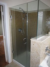 Large 3 Ba, 2.5 Ba Townhouse with 1 Car Garage in Potomac Falls, VA (Photo 3 of 3)