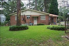 Great 3 BR, 2 BA Brick House - INCLUDES Lawn Maintenance! in Columbia, SC (Photo 2 of 5)