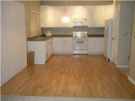 Excellent 2 BR, 2.5 BA Home near Southland Mall in Centennial, CO (Photo 3 of 4)