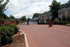 Beautiful 2 Bedroom Townhome with Stainless Steel Appliances in Norcross, GA (Photo 2 of 10)