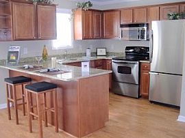 Beautiful 2 Bedroom Townhome with Stainless Steel Appliances in Norcross, GA (Photo 9 of 10)