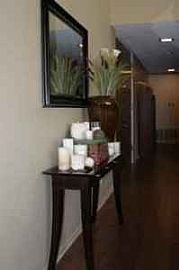 Beautiful and Spacious 2 Bedroom Condo with  Vaulted Ceilings in Encino, CA (Photo 2 of 4)