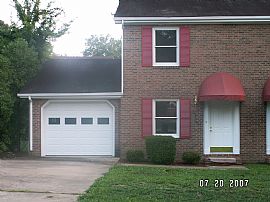 Beautiful 2 BR, 1.5 BA Townhome on a Quiet Cul-De-Sac in East Ridge, TN