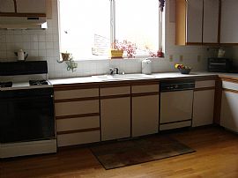 SUNNY, LOVELY, SPACIOUS 3 BEDROOM HOME - GREAT LOCATION in Bellingham, WA (Photo 4 of 6)