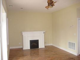 Beautiful, Quality 3 Bedroom, 1800 Sq. Ft. Condo  in Chicago, IL (Photo 4 of 10)