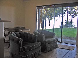 Private 2 BR, 1 BA Waterfront Apartment - Beautiful Views in Camano Island, WA (Photo 3 of 5)
