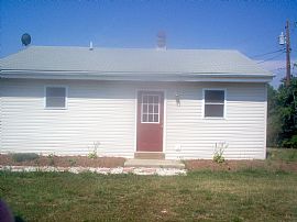 Nice 1 Bedroom Home with Deck Overlooking Pond in Tracys Landing, MD