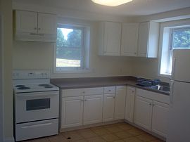 Nice 1 Bedroom Home with Deck Overlooking Pond in Tracys Landing, MD (Photo 3 of 5)