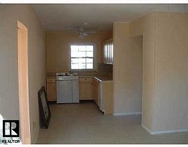 Wonderful 1 Bedroom - Best Value on The Beach  in Redington Shores, FL (Photo 2 of 4)