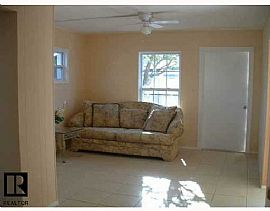 Wonderful 1 Bedroom - Best Value on The Beach  in Redington Shores, FL (Photo 3 of 4)