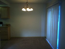 3 BEDROOM TOWNHOME WAS ORIGINALLY $1450 NOW $1325 - HURRY! in Auburn, WA (Photo 4 of 6)