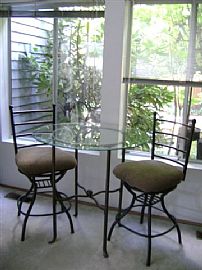 Charming 2 Bedroom Bellevue Townhome with Two Car Garage in Eastgate, WA (Photo 3 of 4)