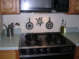 Charming 2 Bedroom House in Quiet, Well Established Neighborhood in Marysville, CA (Photo 7 of 8)