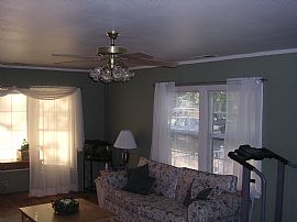 Charming 2 Bedroom House in Quiet, Well Established Neighborhood in Marysville, CA (Photo 8 of 8)
