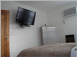 Recently Furnished 3 Bedroom Apartment in Midtown in Manhattan, NY (Photo 2 of 4)