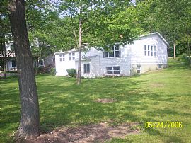 Private 3 Bedroom Ranch Home on Fox River in South Elgin, IL (Photo 3 of 6)