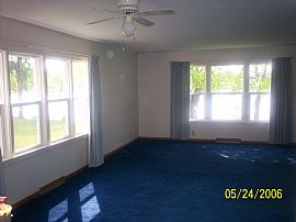 Private 3 Bedroom Ranch Home on Fox River in South Elgin, IL (Photo 6 of 6)