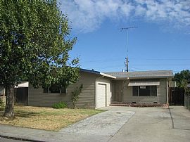 Beautiful 3 Bedroom Home Includes Back Yard with Sprinklers. in Modesto, CA