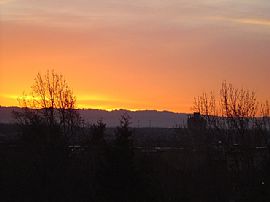 Sharp 2 Bedroom Corner Unit Condo with View in Vancouver, WA