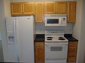 Sharp 2 Bedroom Corner Unit Condo with View in Vancouver, WA (Photo 5 of 12)