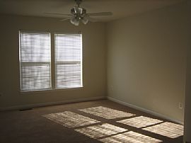 Beautiful 4 Bedroom Home in Lee's Hill in Fredericksburg, VA (Photo 10 of 11)