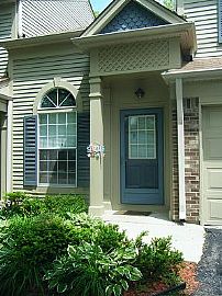 Beautiful 2 Bedroom Townhome - Updated Floor to Ceiling in Westmont, IL (Photo 3 of 6)
