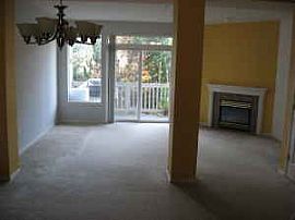 Beautiful 3 Bedroom Townhome Balcony with Great View in Kenmore, WA (Photo 3 of 5)