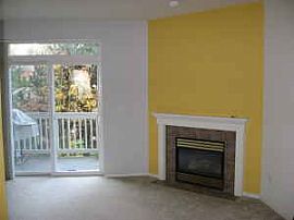 Beautiful 3 Bedroom Townhome Balcony with Great View in Kenmore, WA (Photo 4 of 5)