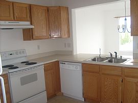 Immaculate 4 BR, 3.5 BA Townhome - Great Neighborhood in Spanish Fork, UT (Photo 8 of 9)