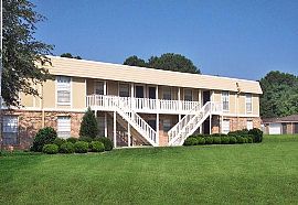 Spacious 2 Bedroom Apartment - Conveniently Located in Montgomery, AL (Photo 2 of 9)