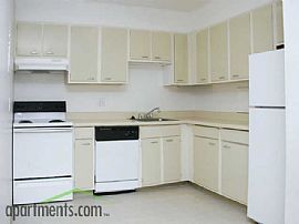 Outstanding 2 Bedroom Apartment with Up to One Month Free in Denver, CO (Photo 4 of 12)
