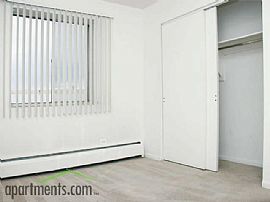 Outstanding 2 Bedroom Apartment with Up to One Month Free in Denver, CO (Photo 6 of 12)