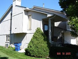 Cozy 2 BR, 1.5 BA Townhome with Finished Walkout Basement in Bellevue, NE