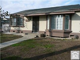 Great 2 Bedroom Home on a Corner Lot with New Roof in Santa Ana, CA