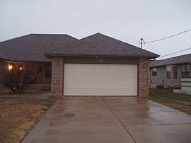 Spacious 2 Bedroom Duplex with Convenient Southwest Location in Springfield, MO