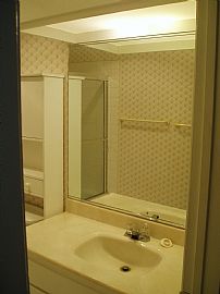 Cozy  Lake View Studio Condo with Large Balcony in Oakland, CA (Photo 7 of 10)