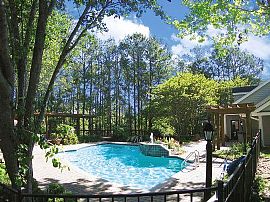 Convenient 1 Bedroom Apartment in Great Location in Tallahassee, FL (Photo 6 of 9)