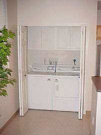 Prestigious 3 Bedroom Apartment Near Cleveland State University in Cleveland, OH (Photo 2 of 4)