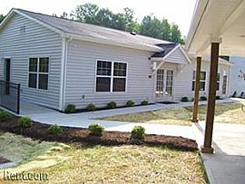 Cozy 3 Bedroom Southwyck Hills Apartment with Move in Special in Danville, VA