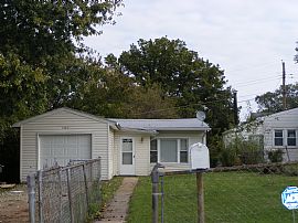 Cute 3 Bedroom House with Attic Fan for Efficiency in Jennings, MO