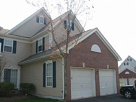 Amazing 3 Bedroom Townhome with 2 Car Garage in Bridgewater, NJ (Photo 2 of 6)