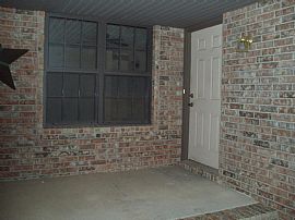 Spacious 1200 Sq. Ft. 
2 Bedroom Home in Duplex  in Springfield, MO (Photo 2 of 9)