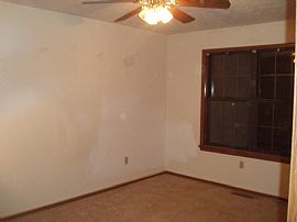 Spacious 1200 Sq. Ft. 
2 Bedroom Home in Duplex  in Springfield, MO (Photo 5 of 9)