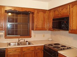 Spacious 1200 Sq. Ft. 
2 Bedroom Home in Duplex  in Springfield, MO (Photo 6 of 9)