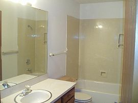 Spacious 1200 Sq. Ft. 
2 Bedroom Home in Duplex  in Springfield, MO (Photo 7 of 9)