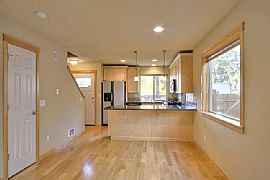 Beautiful 2 Bedroom Townhouse - Central District in Seattle, WA (Photo 2 of 10)