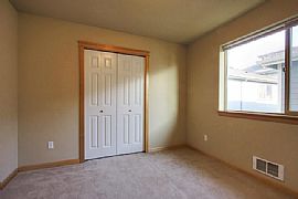 Beautiful 2 Bedroom Townhouse - Central District in Seattle, WA (Photo 7 of 10)