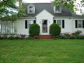 Spacious Cape Cod Style 2 BR, 1.5 BA House - Off Main St. in Kilmarnock, VA