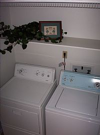 Sharp, Remodeled 1 Bedroom Condo in Great Location in Aurora, CO (Photo 4 of 5)