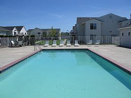 Affordable 2 Bedroom Apartment with All The Luxuries in Beaverton, OR (Photo 5 of 5)